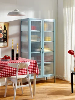 Vitrina de metal con cristal acanalado The Collector